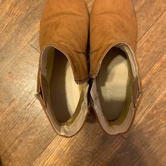 Brown boots - Picture 2 of 3